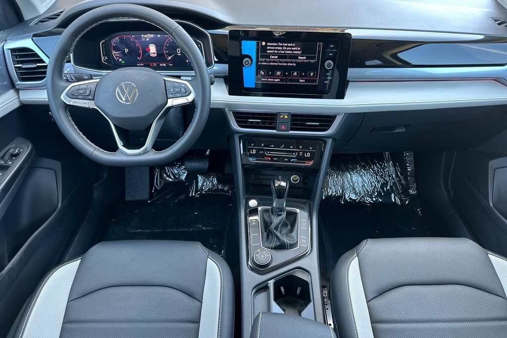 2025 Volkswagen Taos SEL - Photo 10