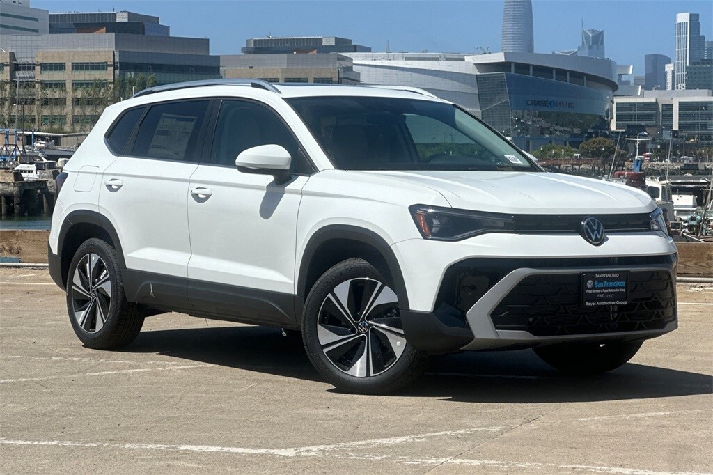 2025 Volkswagen Taos SE photo 2