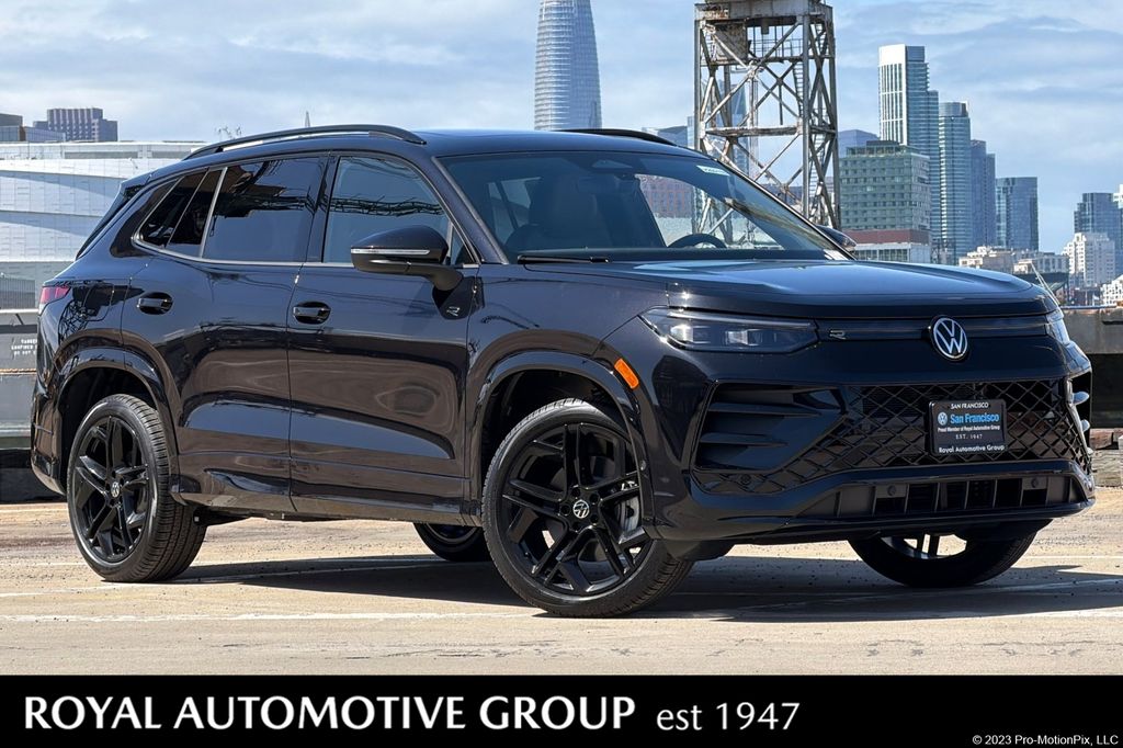 2026 Volkswagen Tiguan 2.0T SE R-Line Black 4Motion's photo