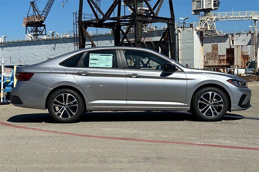 2025 Volkswagen Jetta 1.5T Sport photo 3