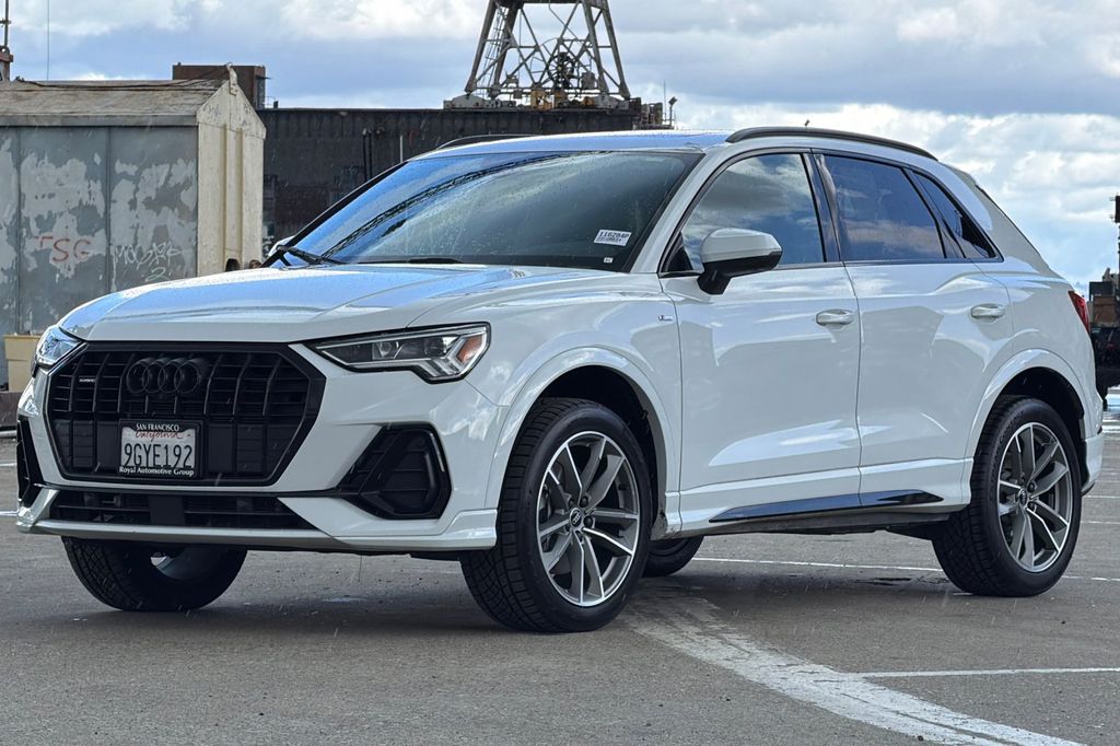 2023 Audi Q3 45 S line Premium photo 3