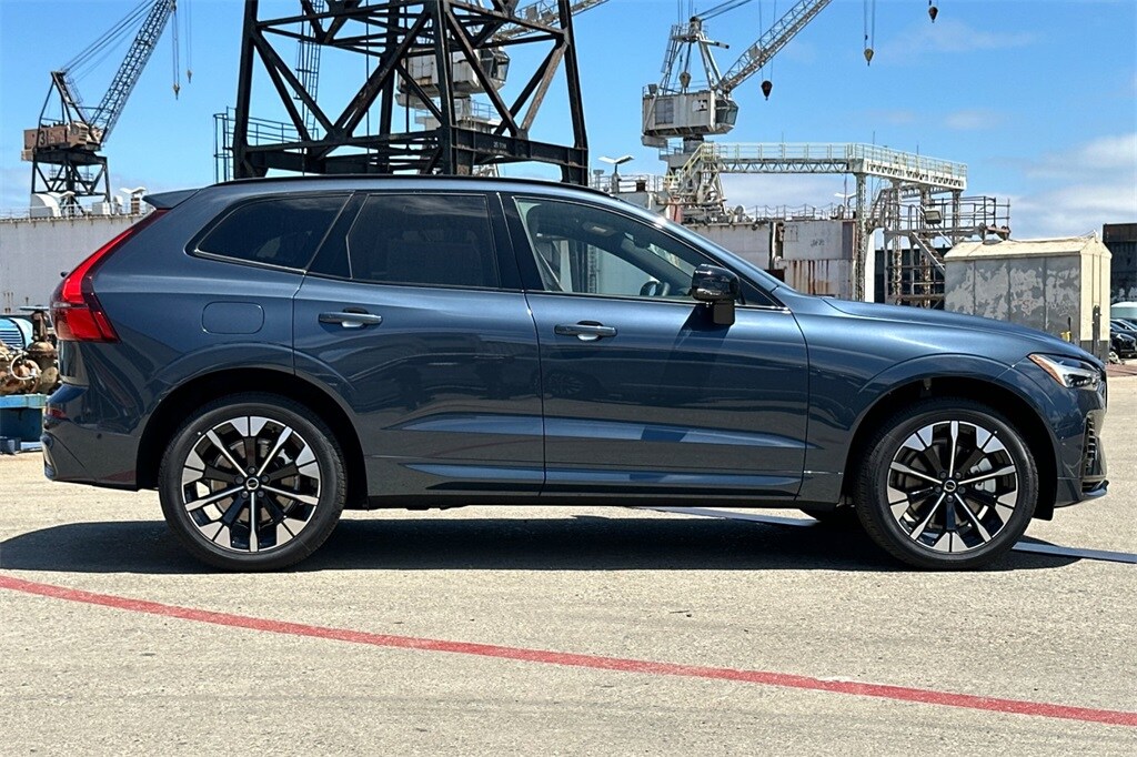 2026 Volvo XC60 Hybrid T8 Plus photo 3