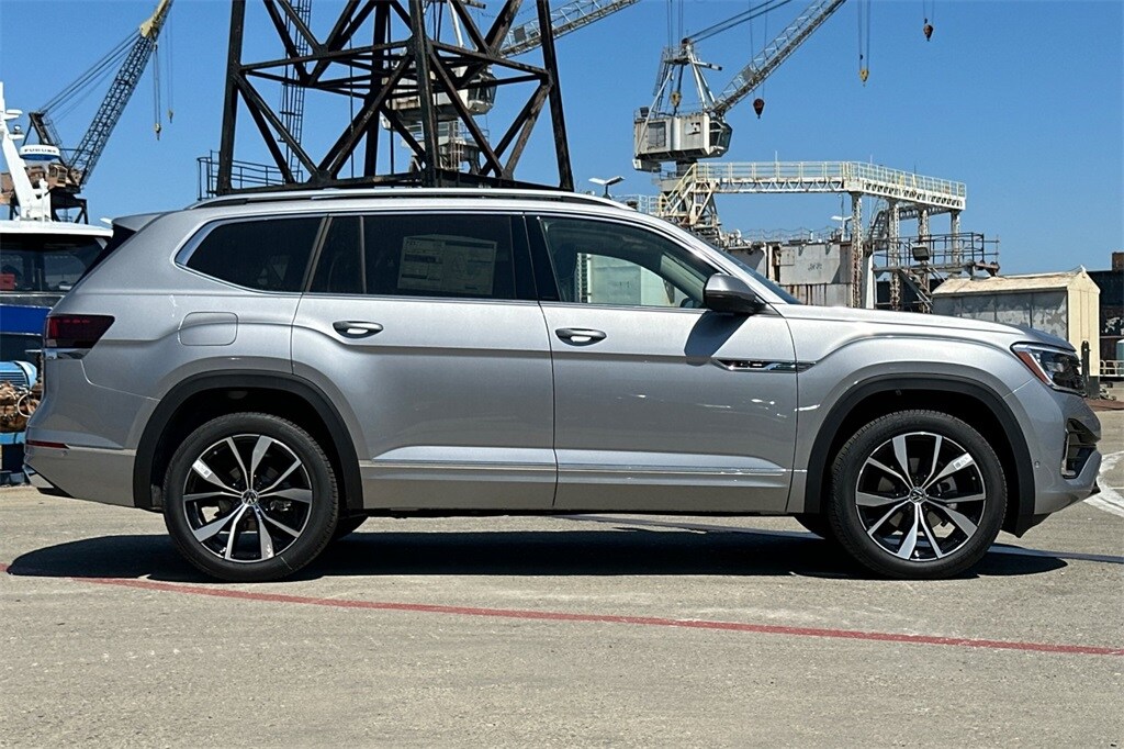 2025 Volkswagen Atlas SEL Premium R-Line photo 3