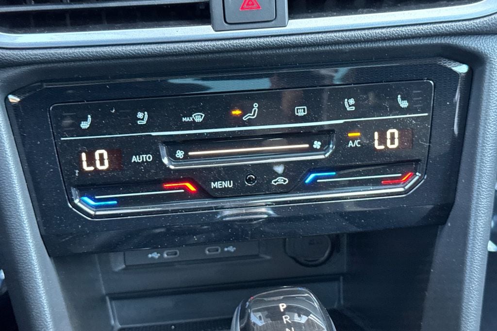2025 Volkswagen Taos SEL - Photo 17