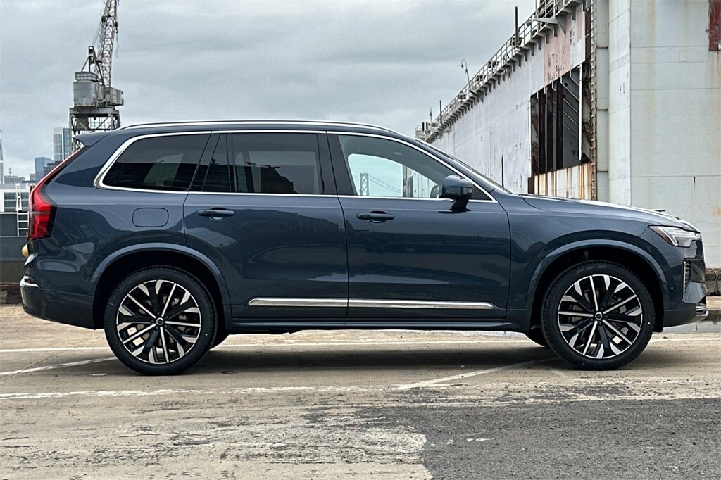 2026 Volvo XC90 Plus photo 3