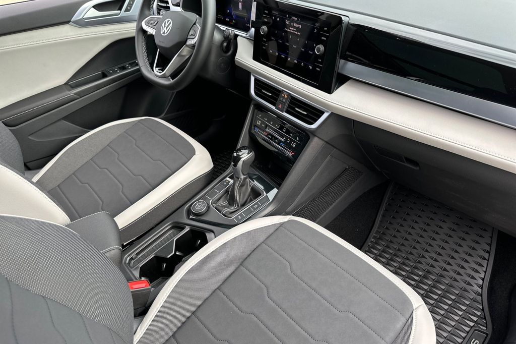 2025 Volkswagen Taos SE - Photo 13