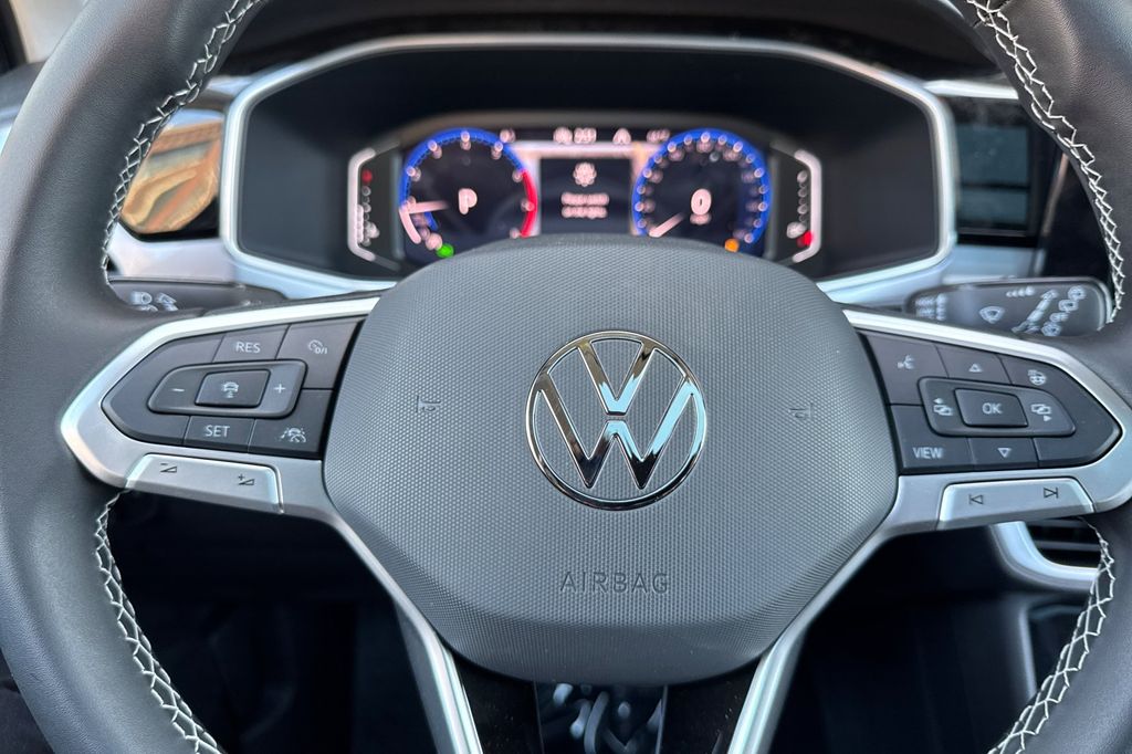 2025 Volkswagen Taos SEL - Photo 20