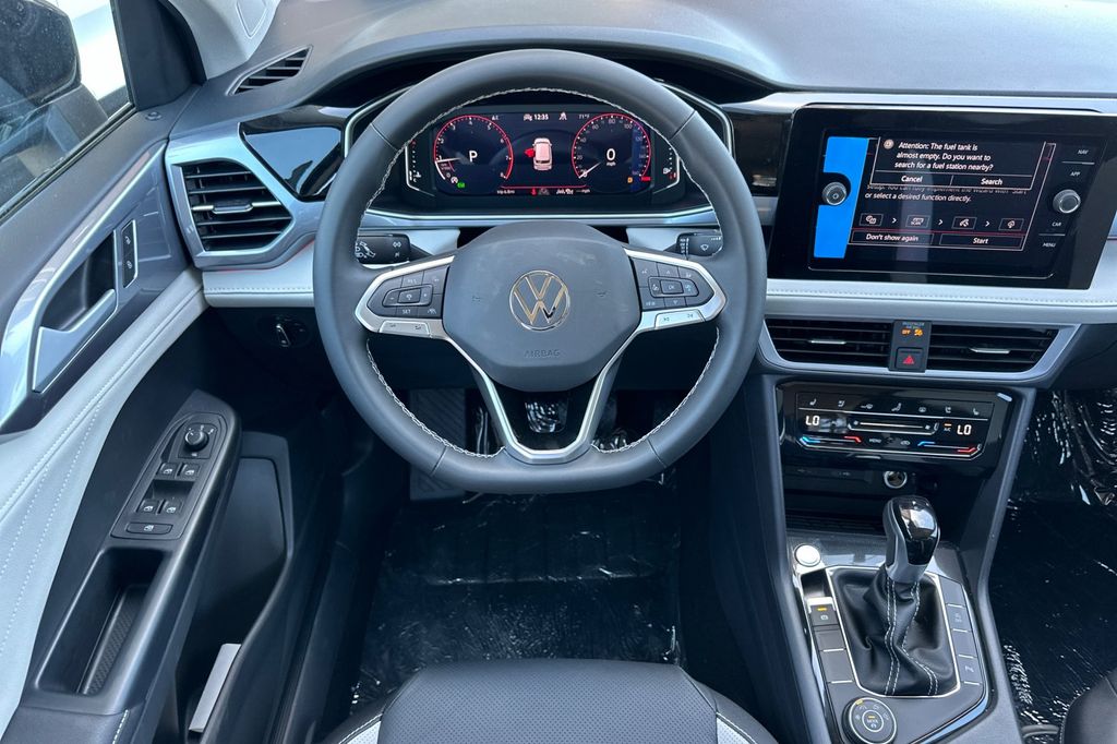 2025 Volkswagen Taos SEL - Photo 11