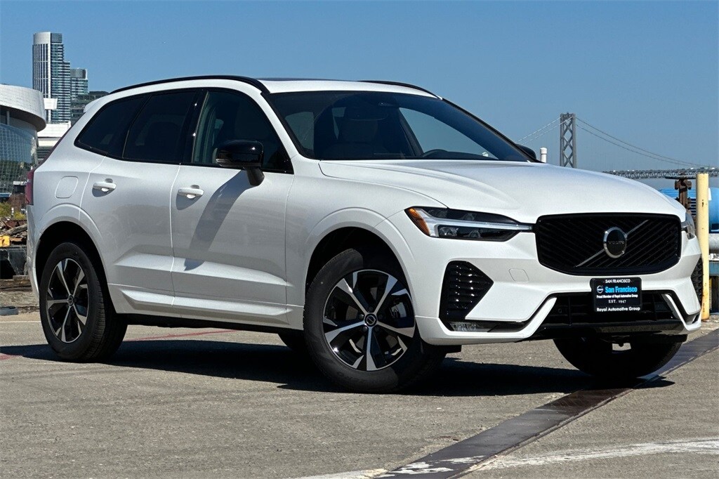2026 Volvo XC60 B5 Core photo 2