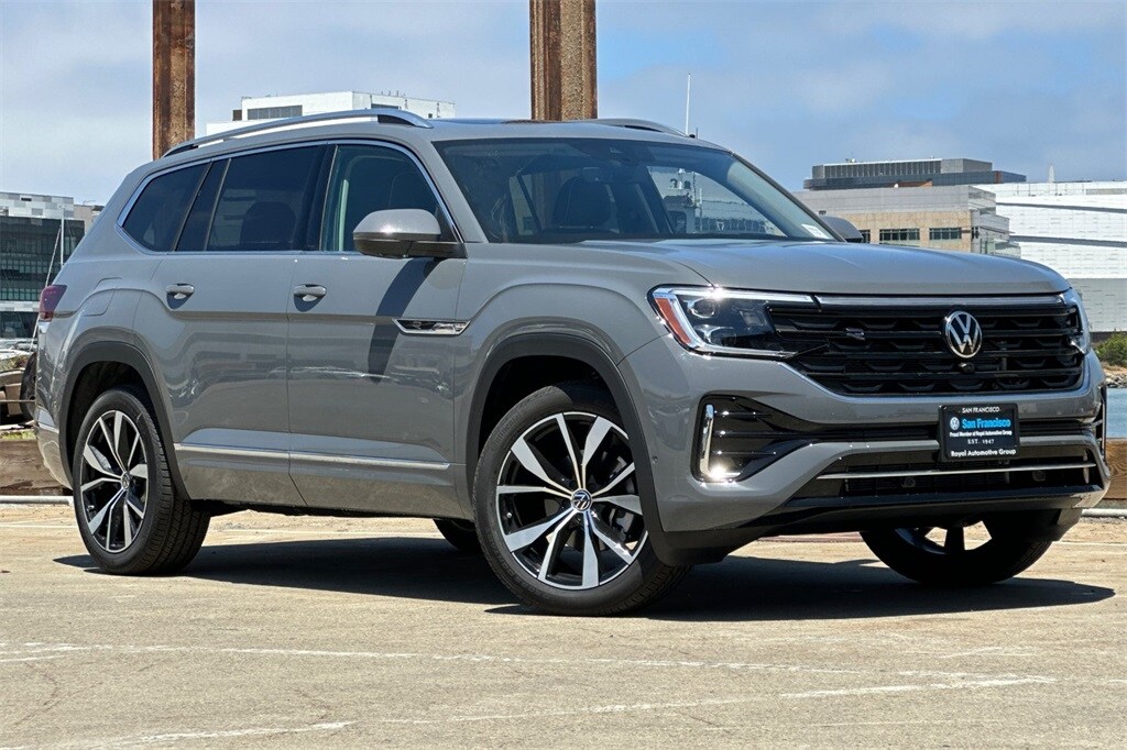 2025 Volkswagen Atlas SEL Premium R-Line photo 2