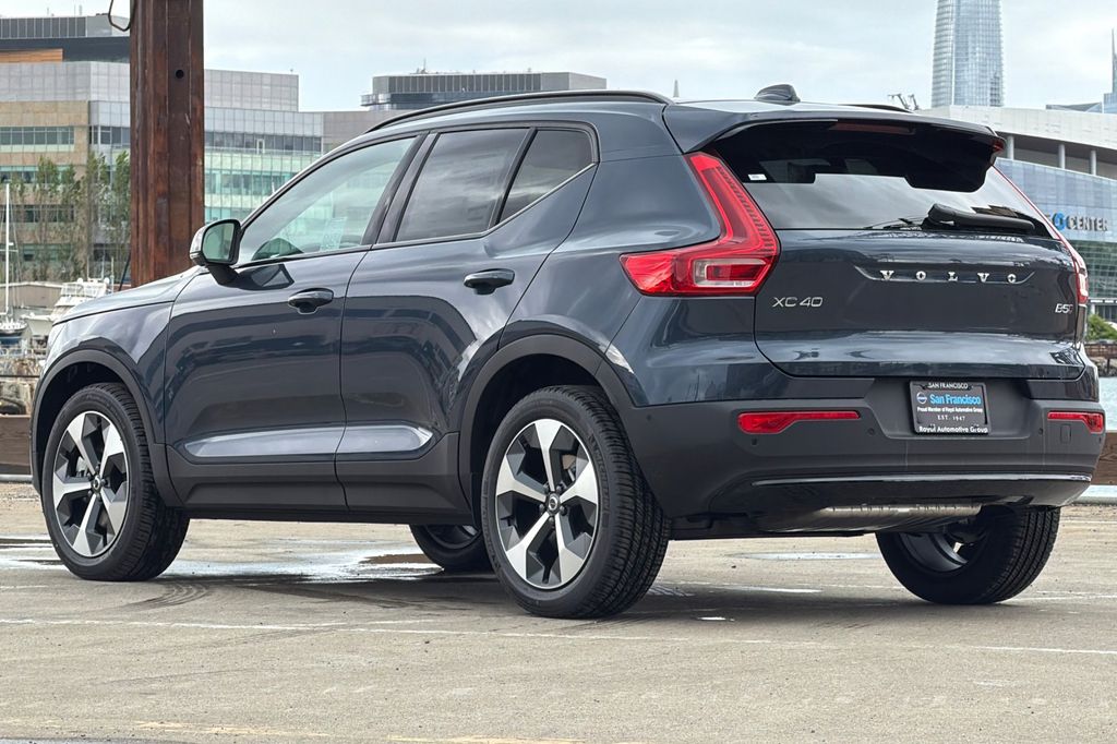2026 Volvo XC40 Plus - Photo 6