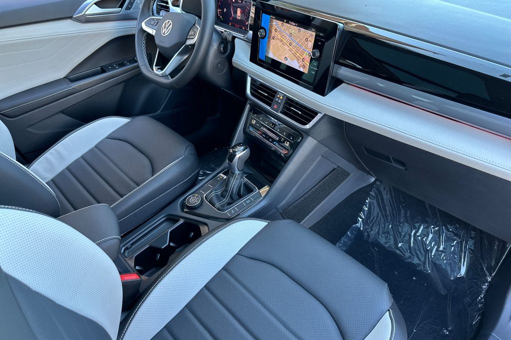 2025 Volkswagen Taos SEL - Photo 13