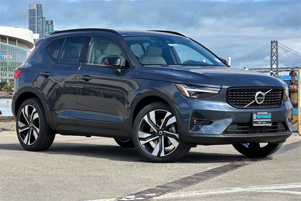 New 2026 Volvo XC40 B5 Ultra SUV