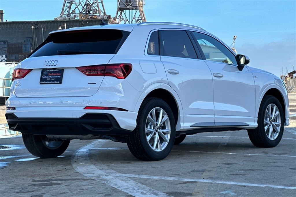 2025 Audi Q3 45 TFSI S line Premium photo 4