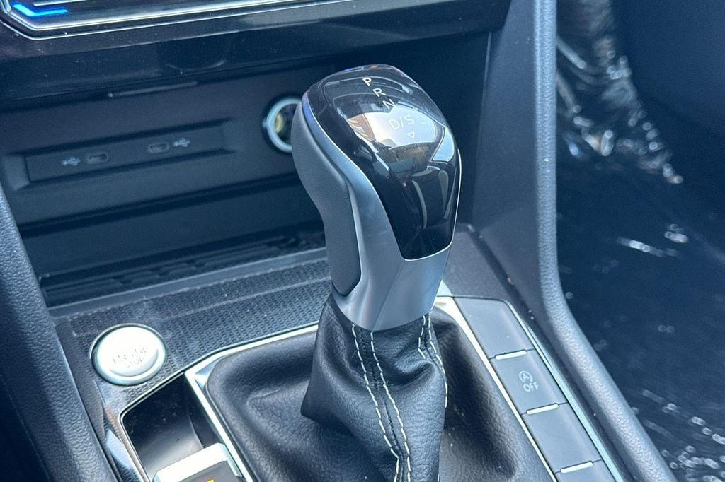 2025 Volkswagen Taos SEL - Photo 18