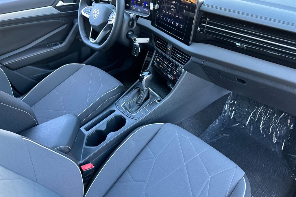 2025 Volkswagen Jetta Sport - Photo 12