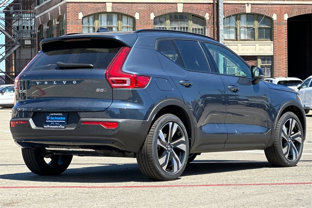 2026 Volvo XC40 photo 4