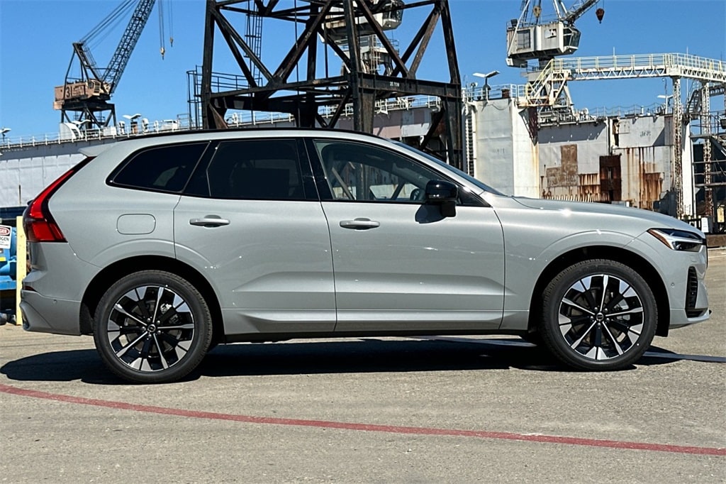 New 2026 Volvo XC60 plug-in hybrid T8 Plus SUV