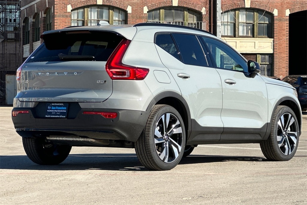 New 2026 Volvo XC40 B5 Ultra SUV