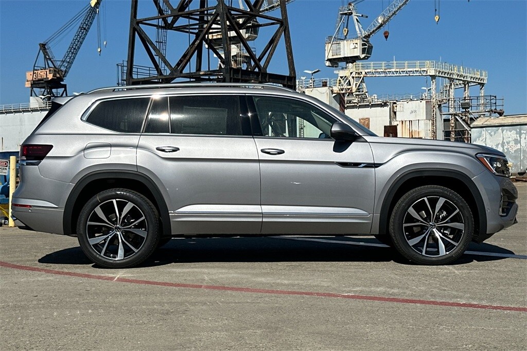 2025 Volkswagen Atlas SEL Premium R-Line photo 3