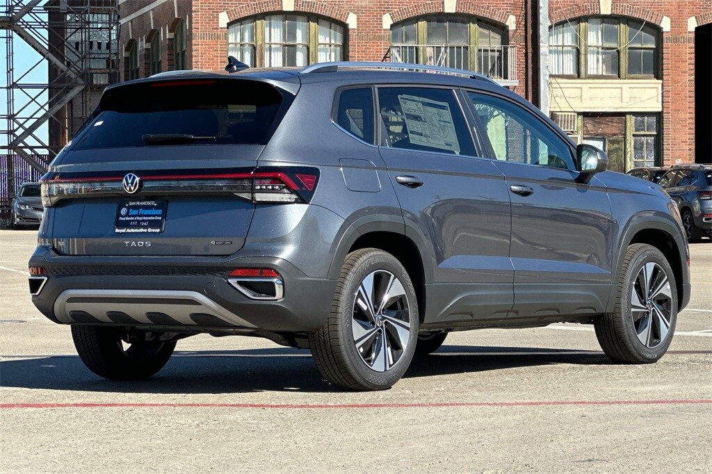 2025 Volkswagen Taos SE photo 4