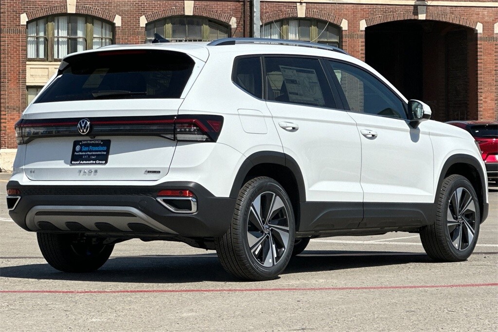 2025 Volkswagen Taos SE photo 4