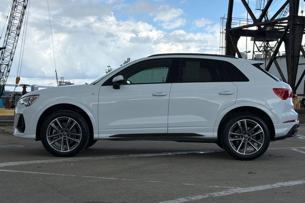 2023 Audi Q3 45 S line Premium photo 6