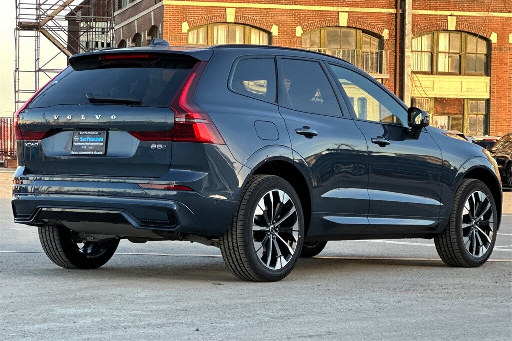 2026 Volvo XC60 B5 Plus photo 4