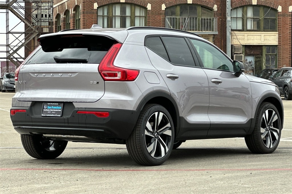 New 2026 Volvo XC40 B5 Ultra SUV