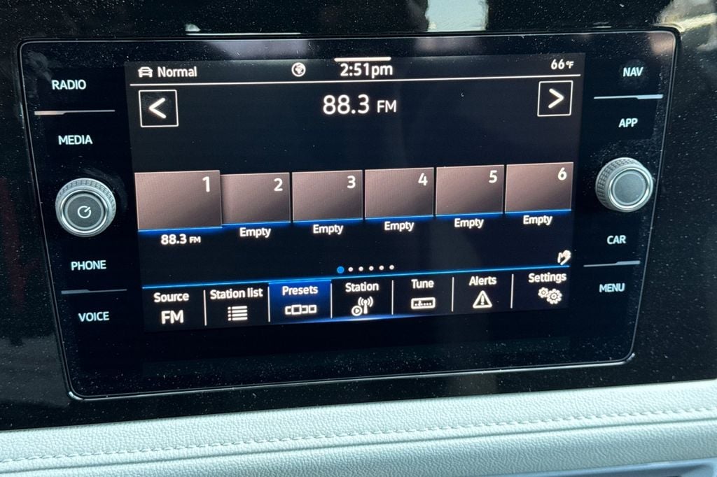 2025 Volkswagen Taos SEL - Photo 14