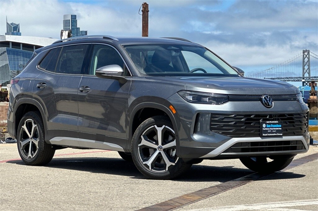 2025 Volkswagen Tiguan SE photo 2