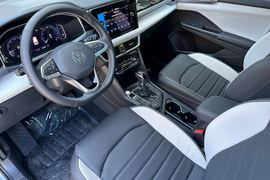 2025 Volkswagen Taos SEL - Photo 7