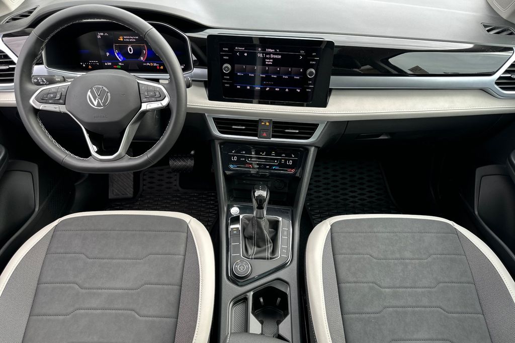 2025 Volkswagen Taos SE - Photo 10