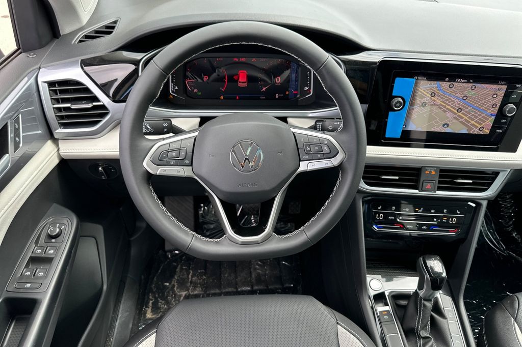 2025 Volkswagen Taos SEL - Photo 11