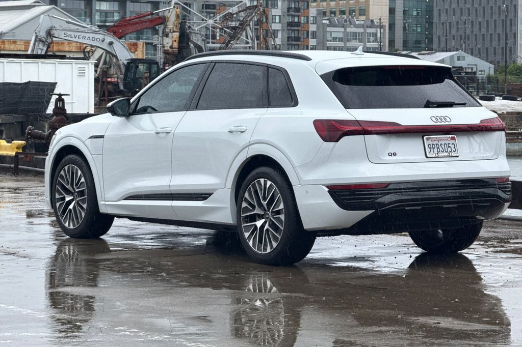 2024 Audi Q8 e-tron Premium photo 5