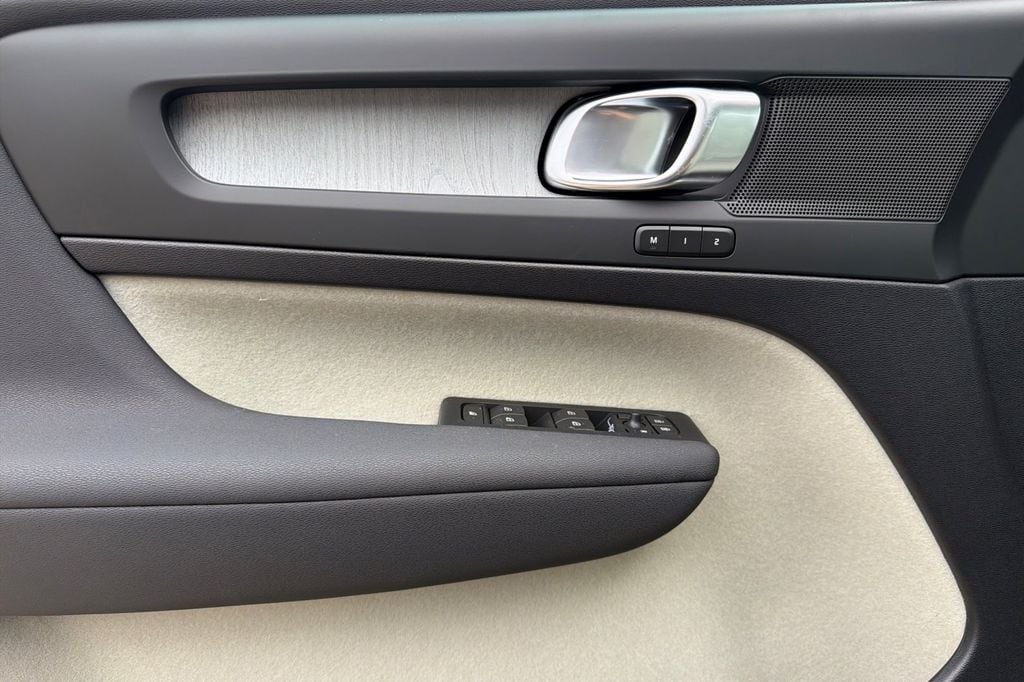2026 Volvo XC40 Plus - Photo 11
