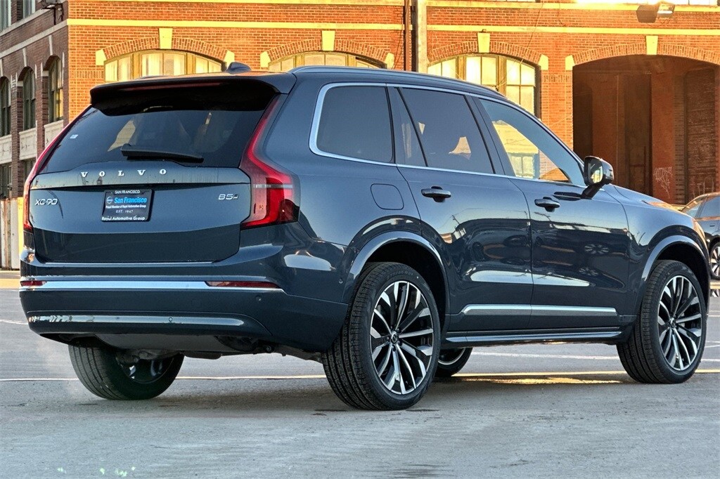 2026 Volvo XC90 B5 Plus photo 4