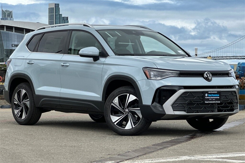 2025 Volkswagen Taos SE photo 2