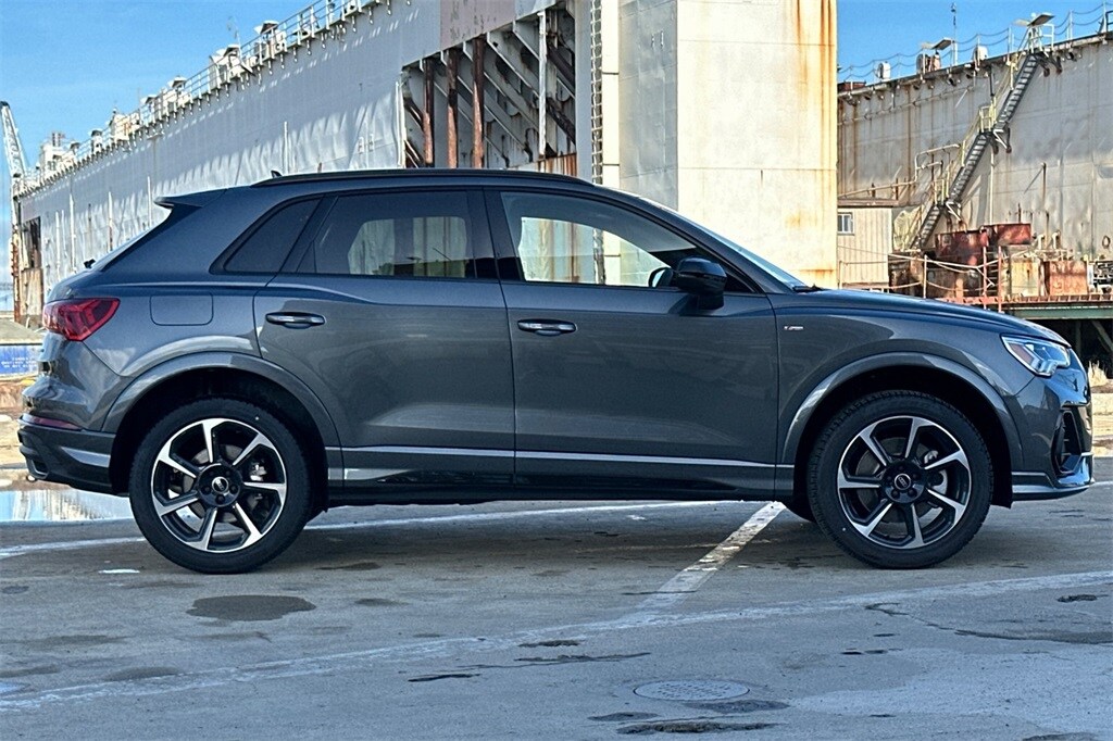 2025 Audi Q3 45 TFSI S line Premium Plus photo 2