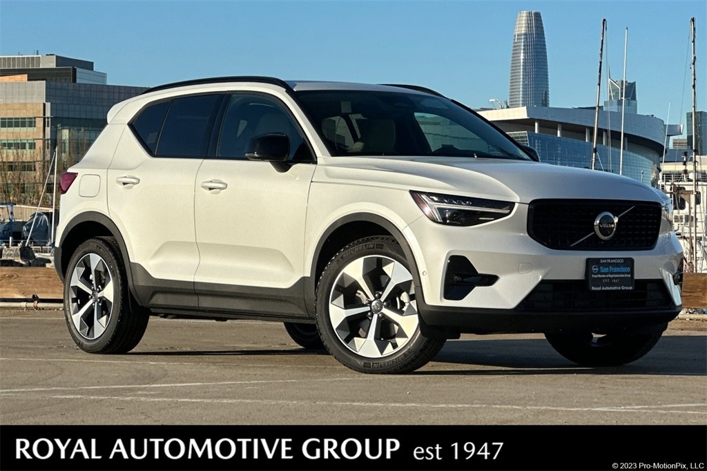 2025 Volvo XC40