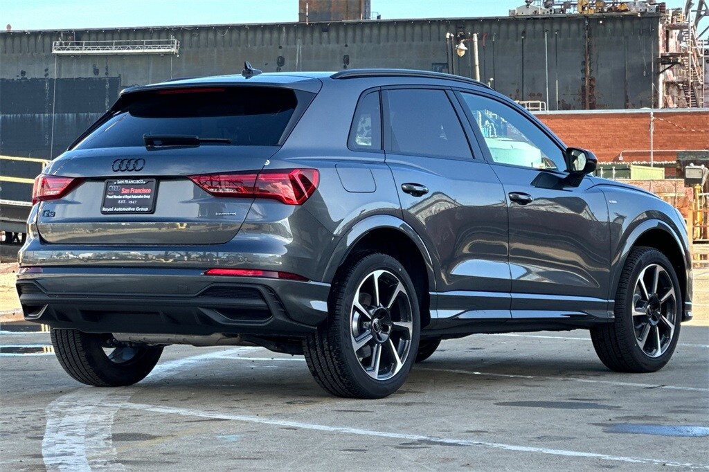 2025 Audi Q3 45 TFSI S line Premium Plus photo 3