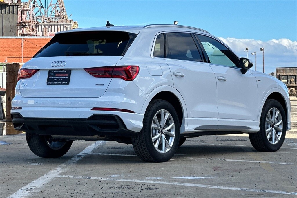 2025 Audi Q3 45 TFSI S line Premium photo 3