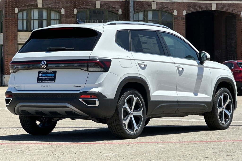 2025 Volkswagen Taos SEL photo 4