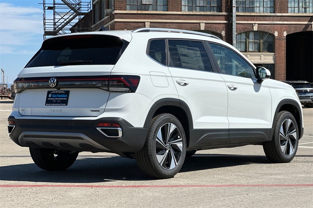 2025 Volkswagen Taos SE photo 4