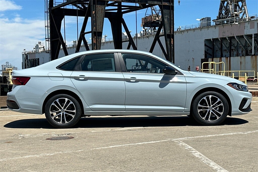 2025 Volkswagen Jetta 1.5T Sport photo 2