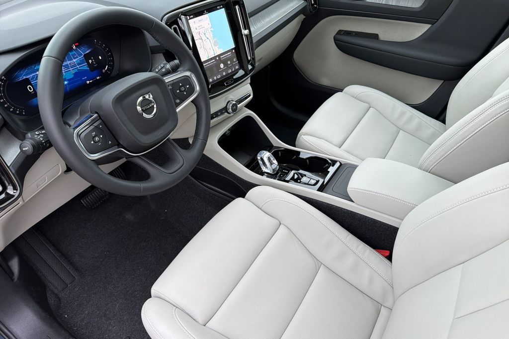 2026 Volvo XC40 Plus - Photo 10