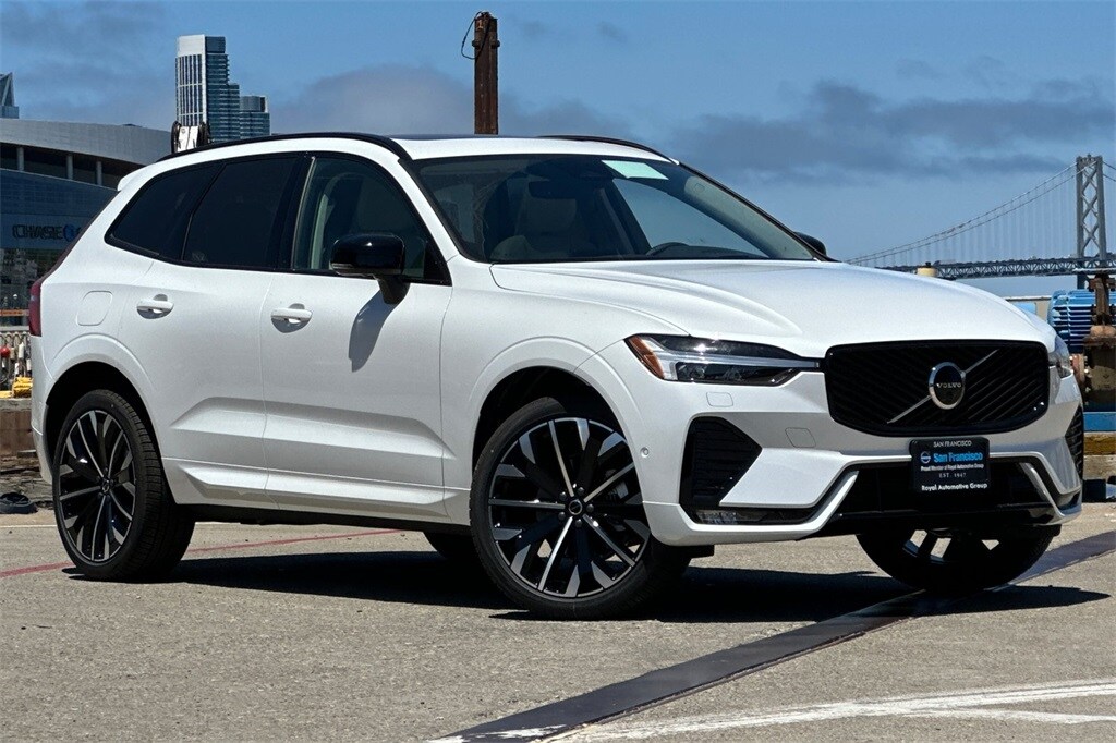 2026 Volvo XC60 B5 photo 2