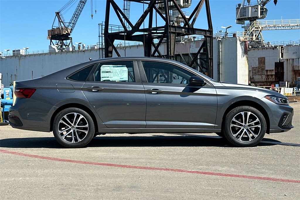 2025 Volkswagen Jetta 1.5T Sport photo 3