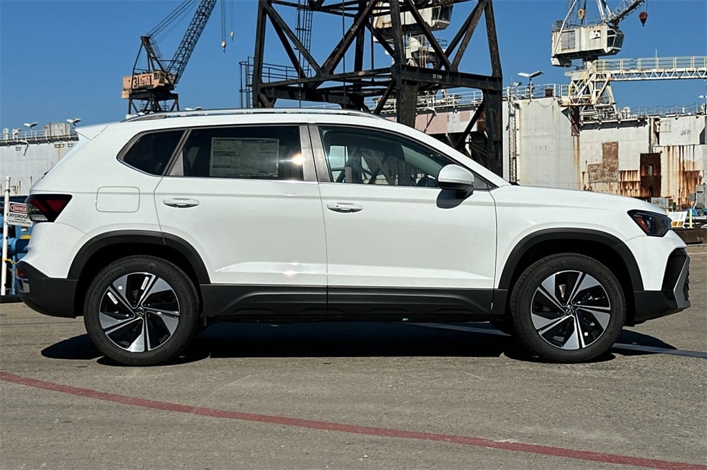 New 2025 Volkswagen Taos 1.5T SE SUV