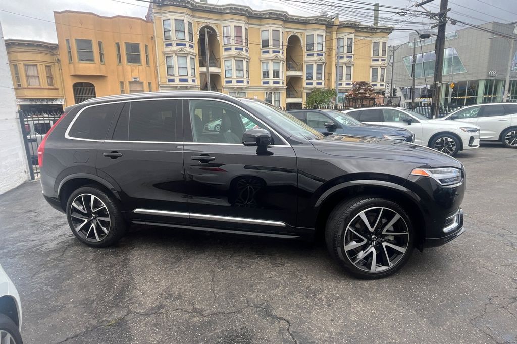 2023 Volvo XC90 B6 AWD Plus 7-Seater photo 3